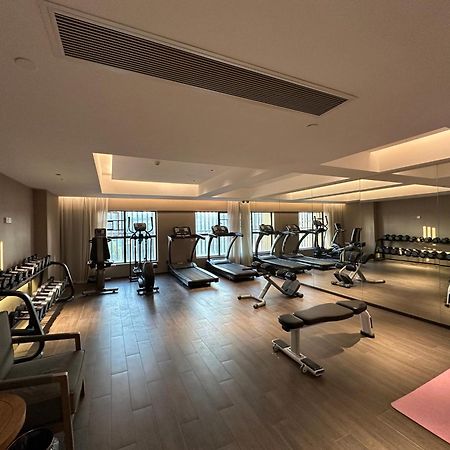 Mehood Lestie International Hotel Nancun Wanbo Metro Station Branch - Free Shuttle Bus To Canton Fair Complex During Canton Fair Period & Free Breakfast & Free Afternoon Tea & Free Midnight Snack & Free Vpn Internet Access Exterior foto