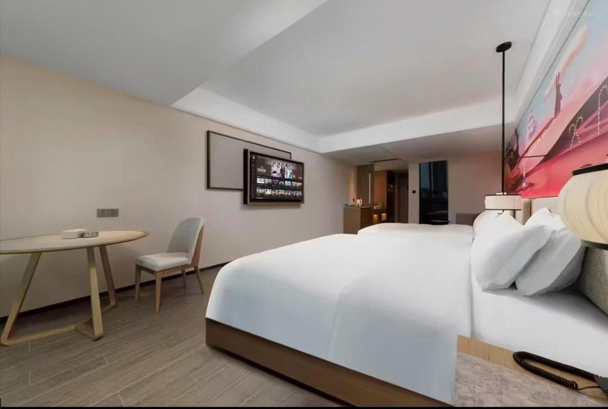 Mehood Lestie International Hotel Nancun Wanbo Metro Station Branch - Free Shuttle Bus To Canton Fair Complex During Canton Fair Period & Free Breakfast & Free Afternoon Tea & Free Midnight Snack & Free Vpn Internet Access Exterior foto