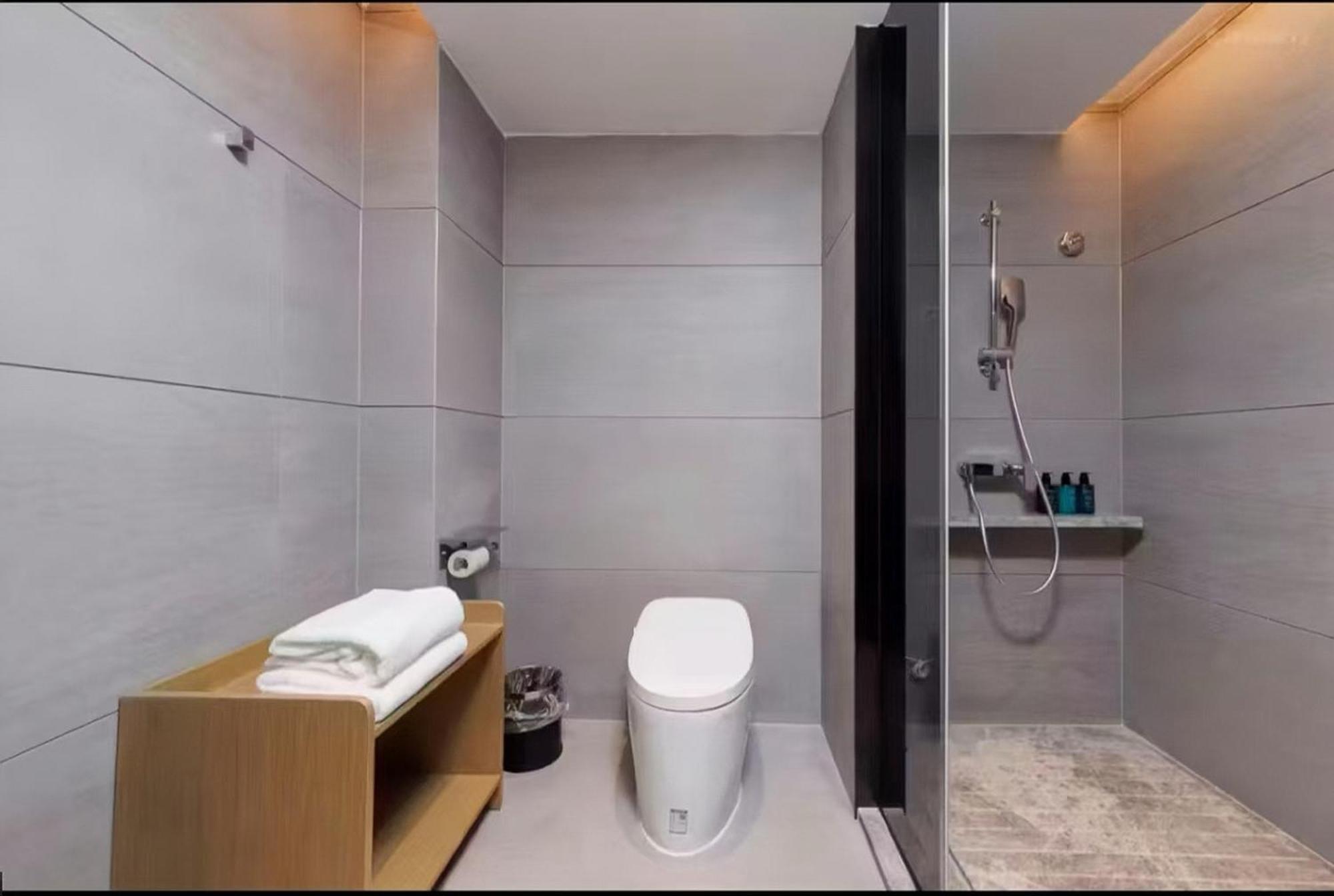 Mehood Lestie International Hotel Nancun Wanbo Metro Station Branch - Free Shuttle Bus To Canton Fair Complex During Canton Fair Period & Free Breakfast & Free Afternoon Tea & Free Midnight Snack & Free Vpn Internet Access Exterior foto