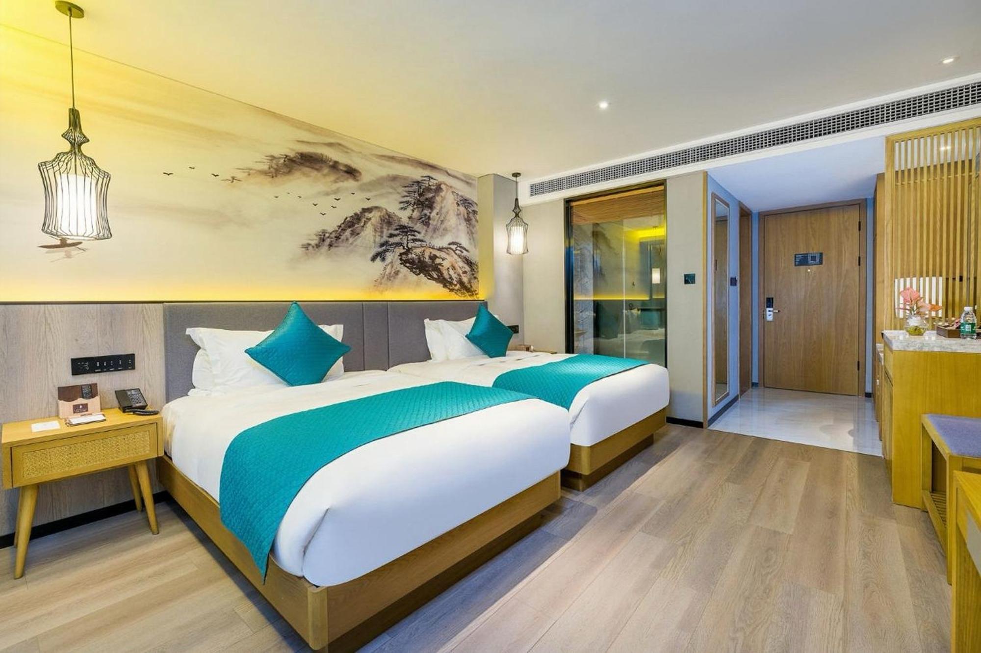 Mehood Lestie International Hotel Nancun Wanbo Metro Station Branch - Free Shuttle Bus To Canton Fair Complex During Canton Fair Period & Free Breakfast & Free Afternoon Tea & Free Midnight Snack & Free Vpn Internet Access Exterior foto