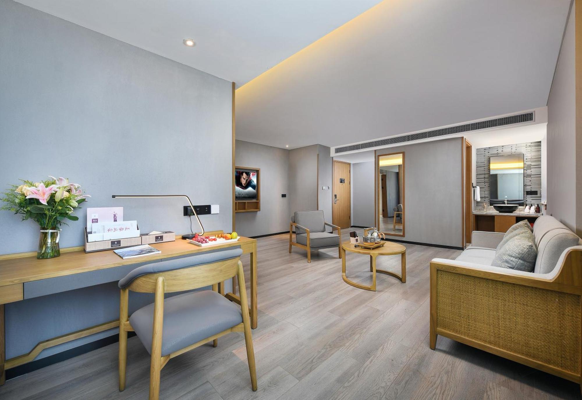 Mehood Lestie International Hotel Nancun Wanbo Metro Station Branch - Free Shuttle Bus To Canton Fair Complex During Canton Fair Period & Free Breakfast & Free Afternoon Tea & Free Midnight Snack & Free Vpn Internet Access Exterior foto