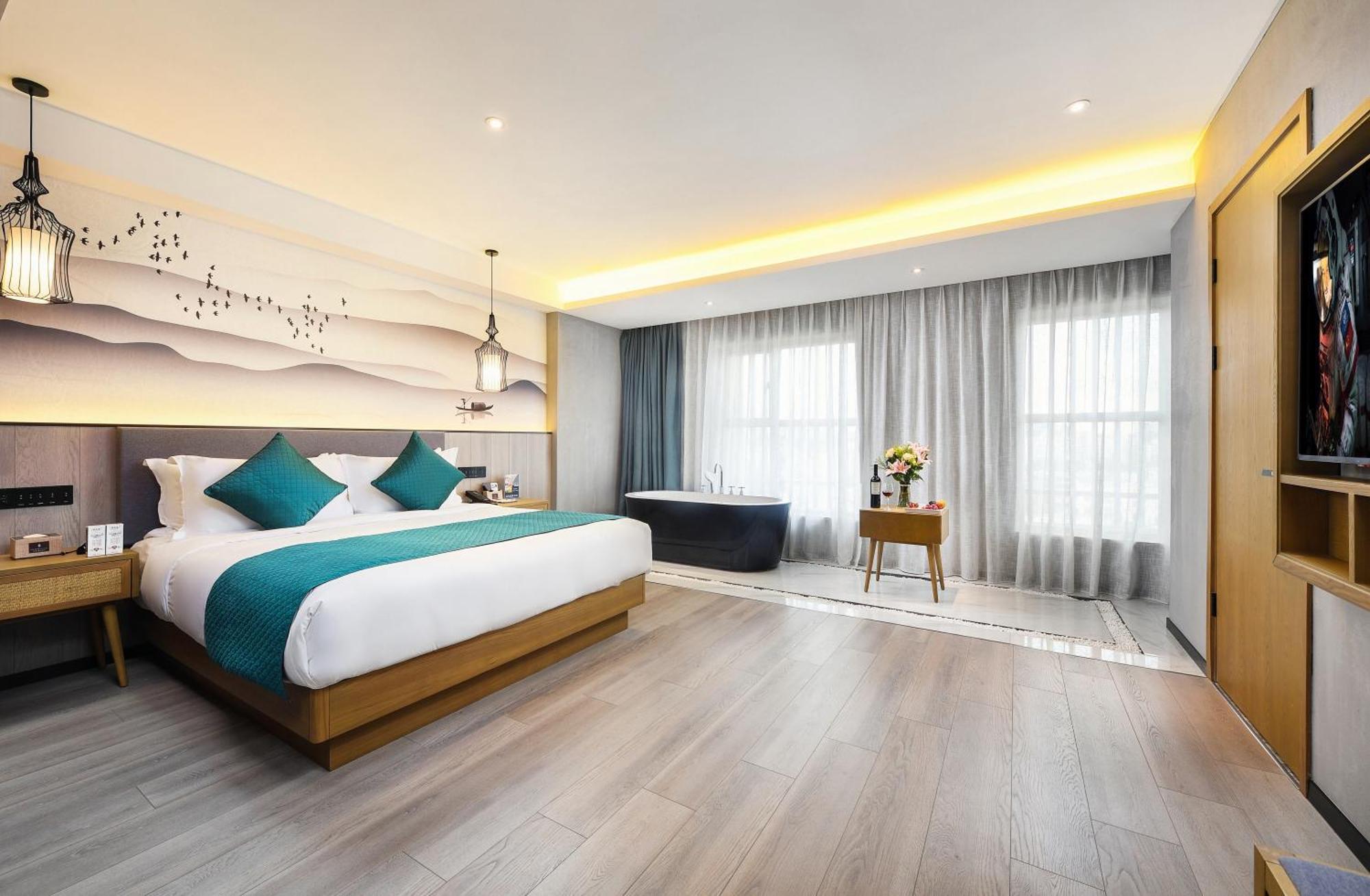 Mehood Lestie International Hotel Nancun Wanbo Metro Station Branch - Free Shuttle Bus To Canton Fair Complex During Canton Fair Period & Free Breakfast & Free Afternoon Tea & Free Midnight Snack & Free Vpn Internet Access Exterior foto