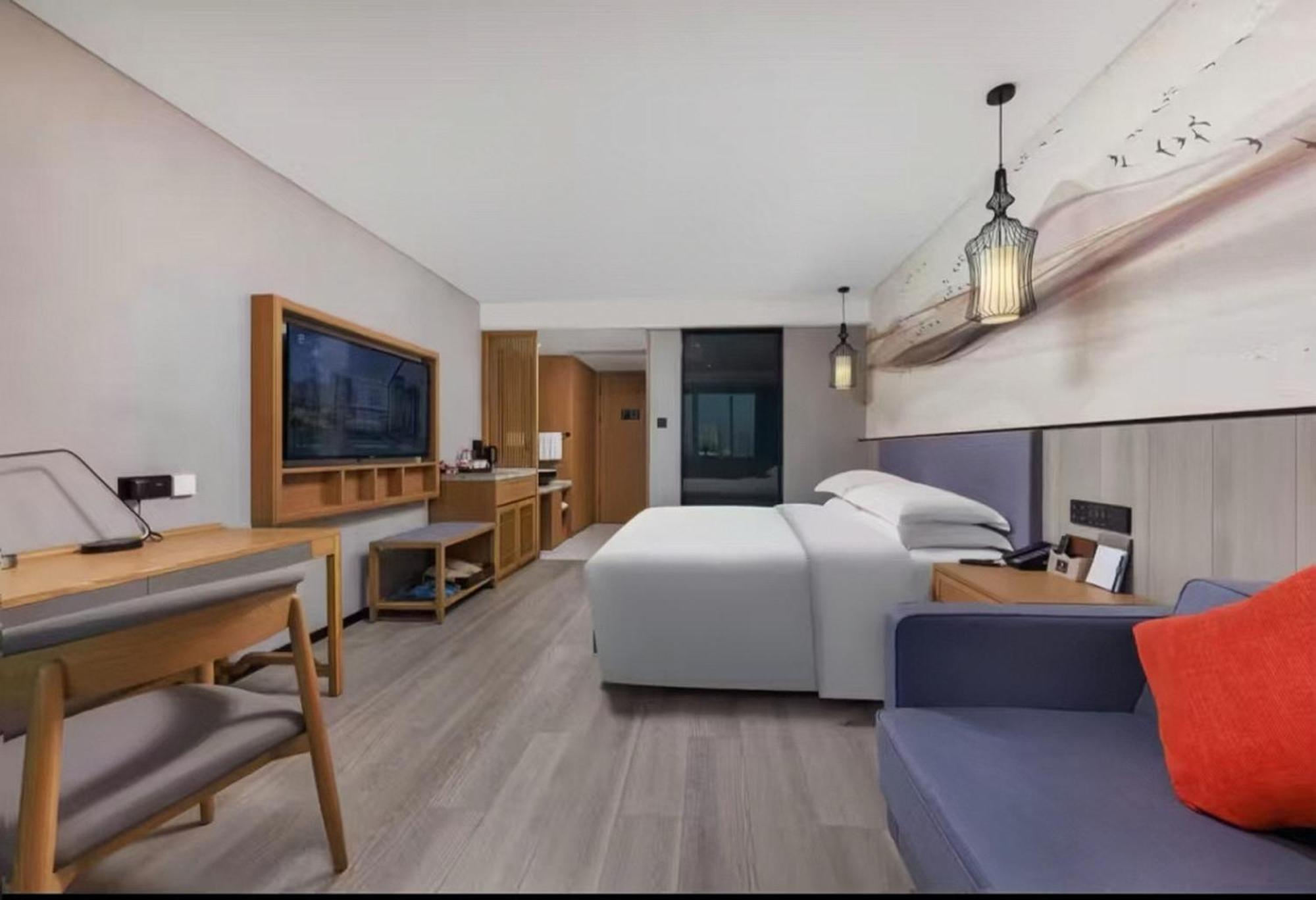 Mehood Lestie International Hotel Nancun Wanbo Metro Station Branch - Free Shuttle Bus To Canton Fair Complex During Canton Fair Period & Free Breakfast & Free Afternoon Tea & Free Midnight Snack & Free Vpn Internet Access Exterior foto