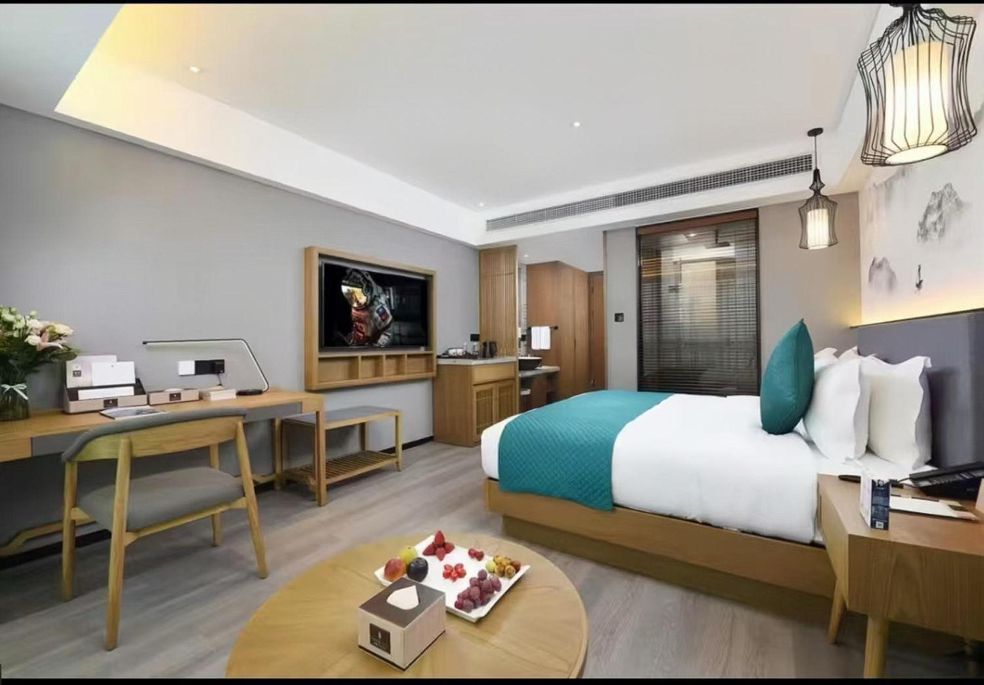 Mehood Lestie International Hotel Nancun Wanbo Metro Station Branch - Free Shuttle Bus To Canton Fair Complex During Canton Fair Period & Free Breakfast & Free Afternoon Tea & Free Midnight Snack & Free Vpn Internet Access Exterior foto