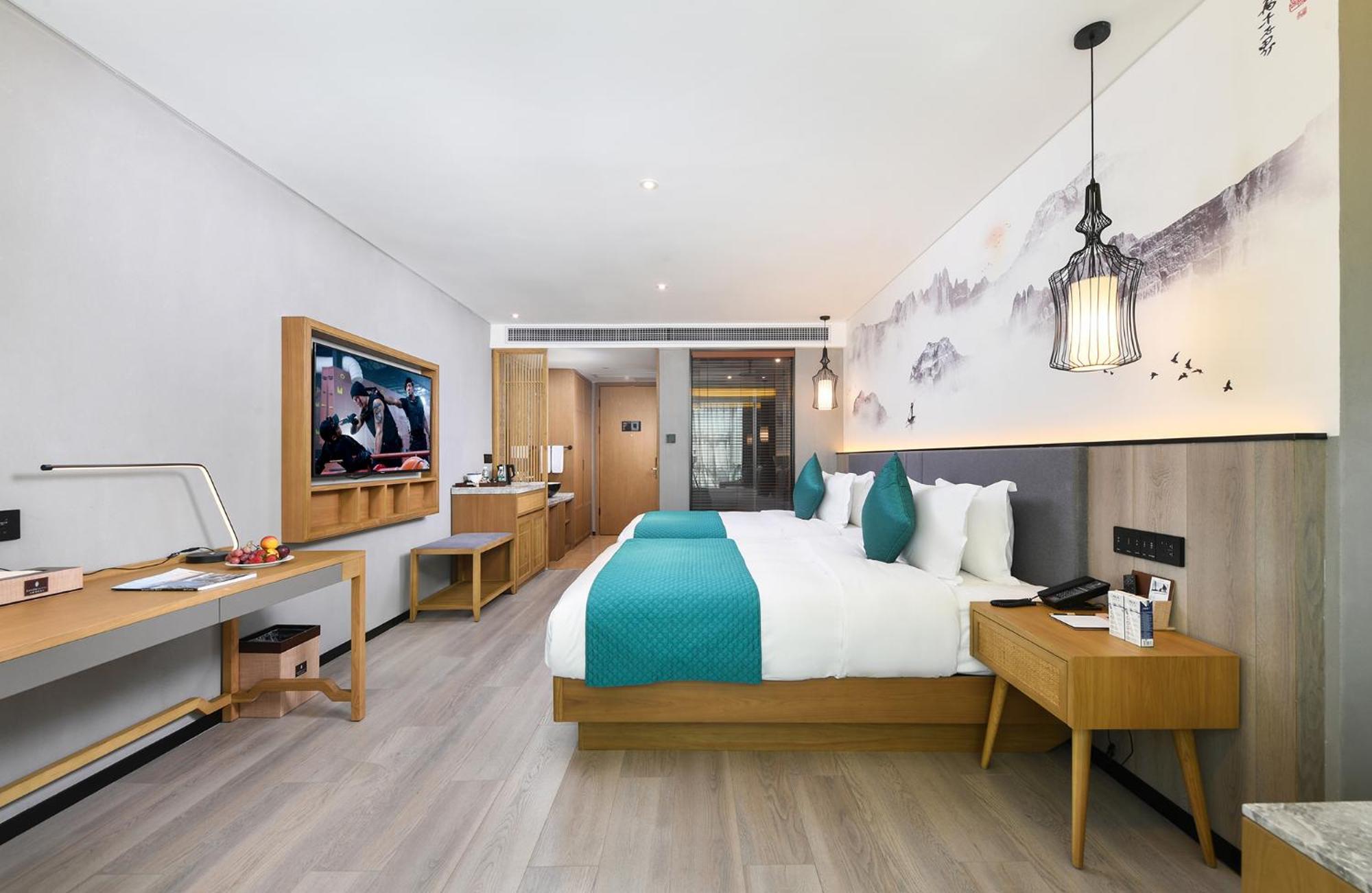 Mehood Lestie International Hotel Nancun Wanbo Metro Station Branch - Free Shuttle Bus To Canton Fair Complex During Canton Fair Period & Free Breakfast & Free Afternoon Tea & Free Midnight Snack & Free Vpn Internet Access Exterior foto