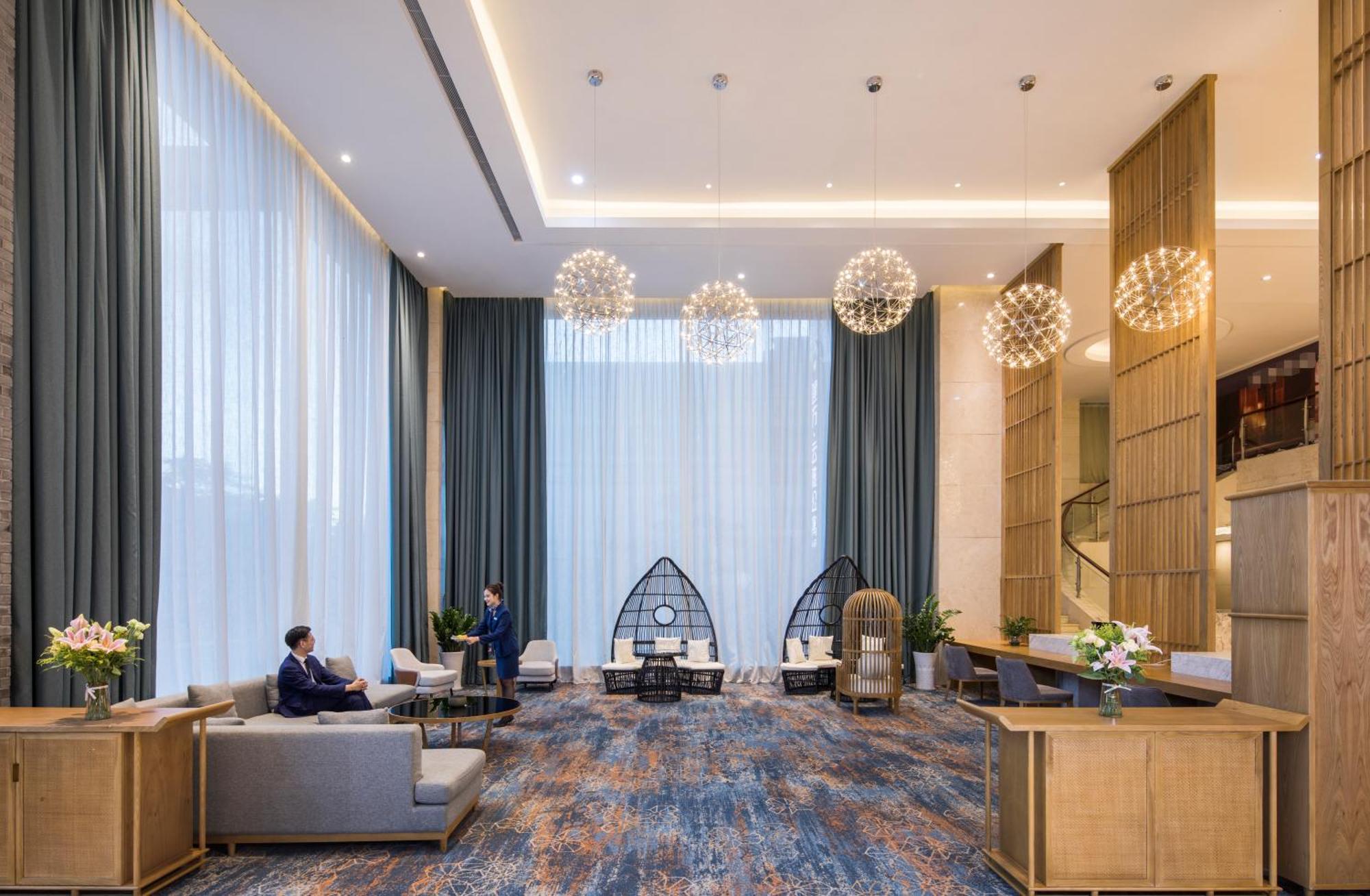 Mehood Lestie International Hotel Nancun Wanbo Metro Station Branch - Free Shuttle Bus To Canton Fair Complex During Canton Fair Period & Free Breakfast & Free Afternoon Tea & Free Midnight Snack & Free Vpn Internet Access Exterior foto