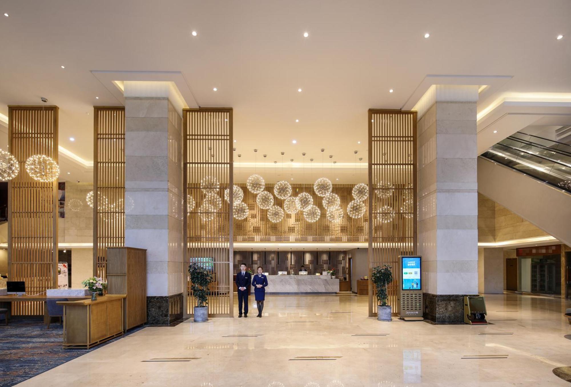 Mehood Lestie International Hotel Nancun Wanbo Metro Station Branch - Free Shuttle Bus To Canton Fair Complex During Canton Fair Period & Free Breakfast & Free Afternoon Tea & Free Midnight Snack & Free Vpn Internet Access Exterior foto