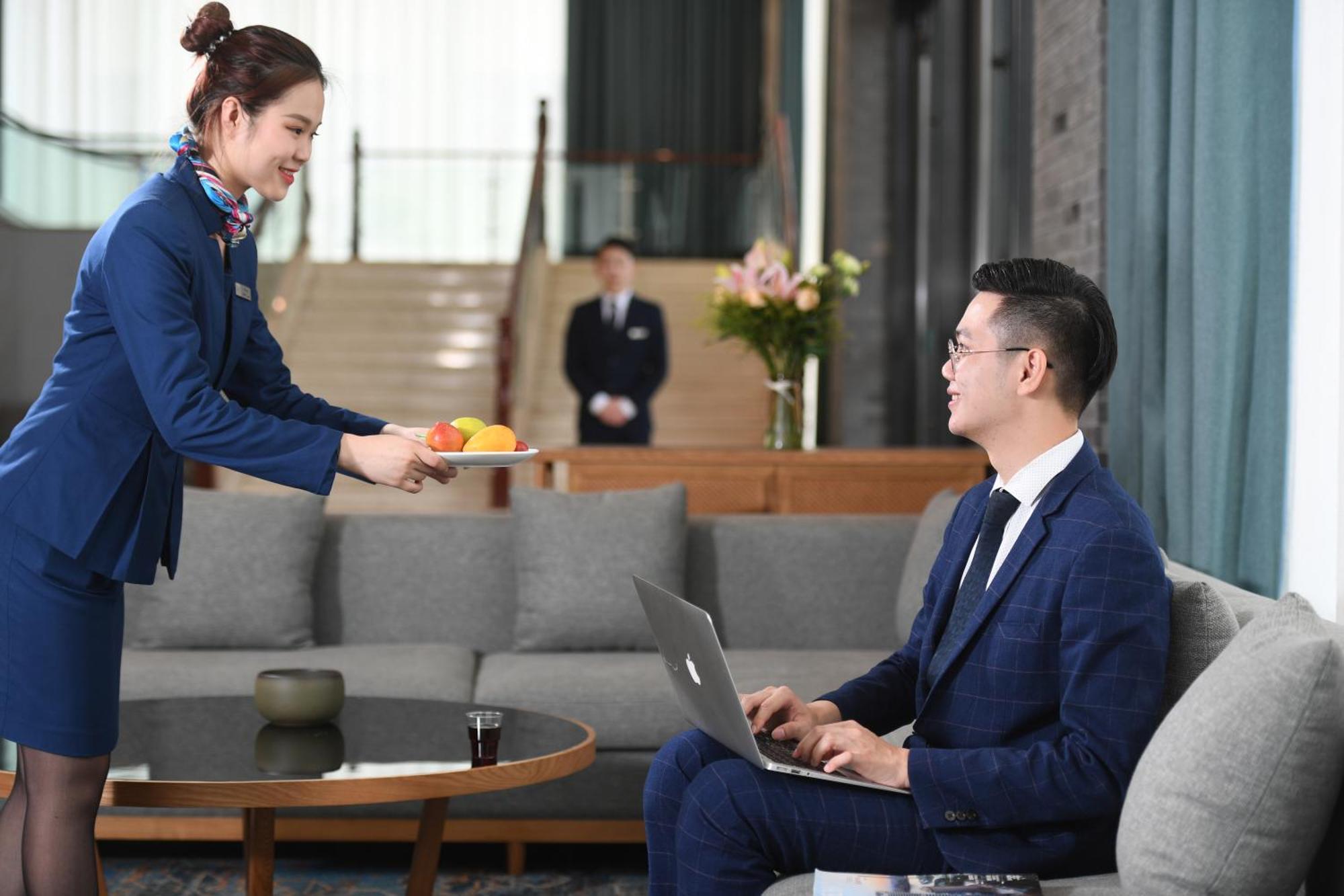 Mehood Lestie International Hotel Nancun Wanbo Metro Station Branch - Free Shuttle Bus To Canton Fair Complex During Canton Fair Period & Free Breakfast & Free Afternoon Tea & Free Midnight Snack & Free Vpn Internet Access Exterior foto