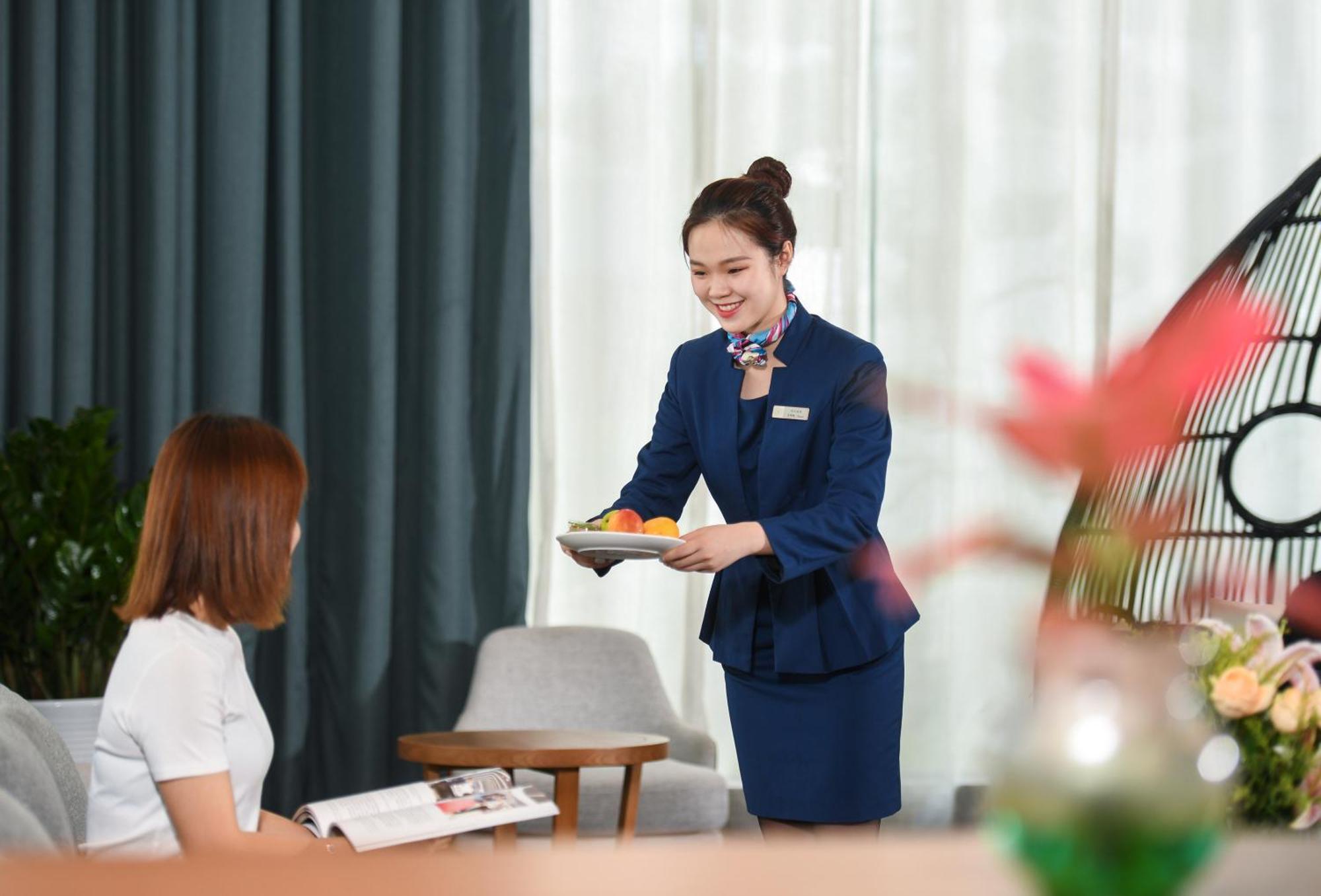 Mehood Lestie International Hotel Nancun Wanbo Metro Station Branch - Free Shuttle Bus To Canton Fair Complex During Canton Fair Period & Free Breakfast & Free Afternoon Tea & Free Midnight Snack & Free Vpn Internet Access Exterior foto