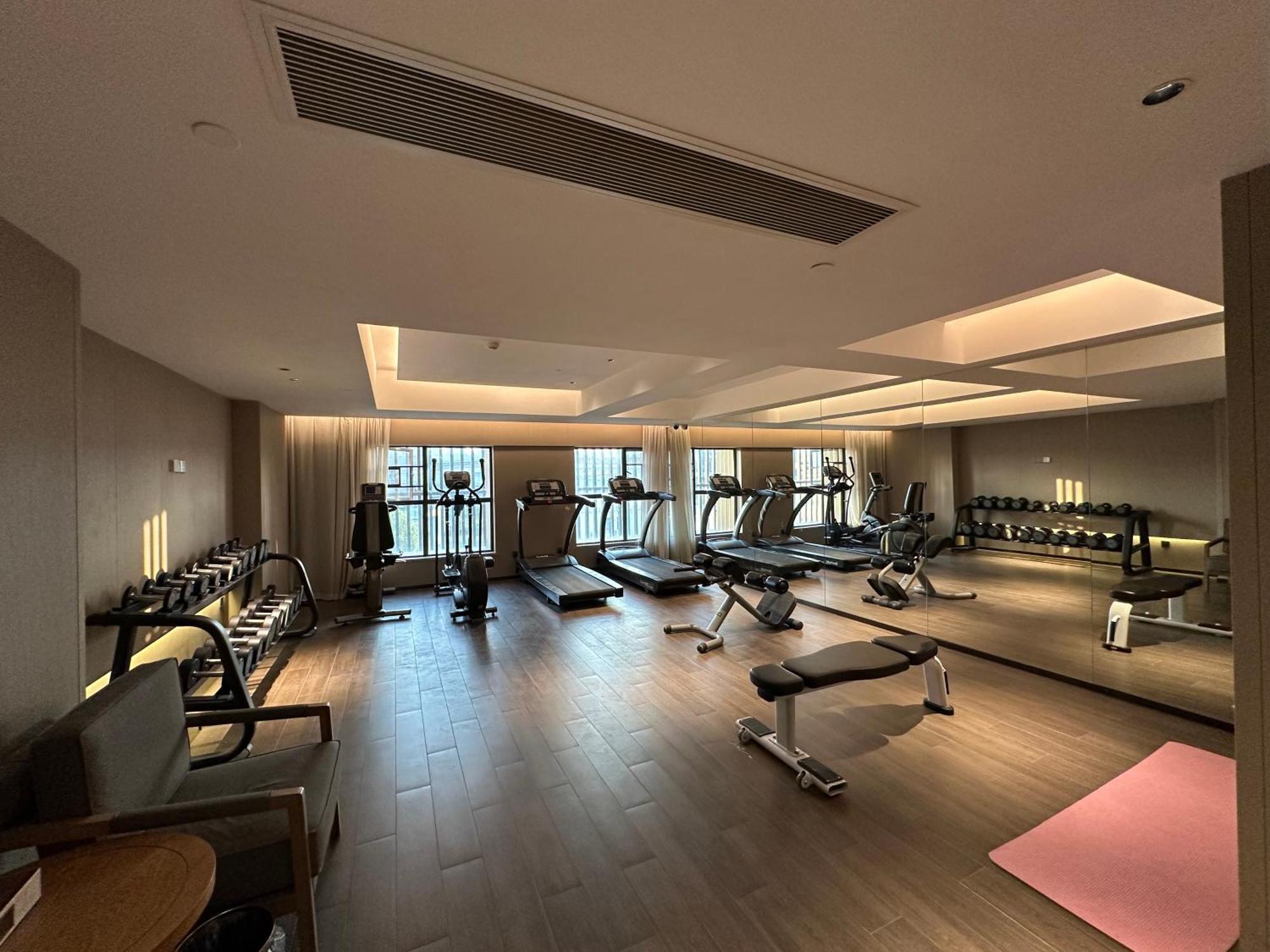 Mehood Lestie International Hotel Nancun Wanbo Metro Station Branch - Free Shuttle Bus To Canton Fair Complex During Canton Fair Period & Free Breakfast & Free Afternoon Tea & Free Midnight Snack & Free Vpn Internet Access Exterior foto