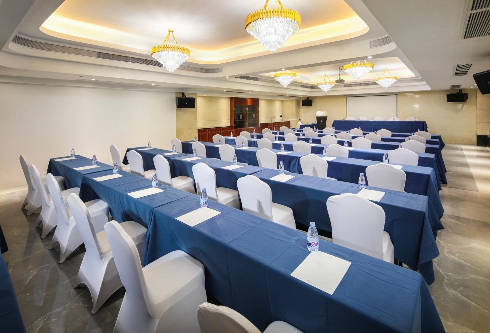 Mehood Lestie International Hotel Nancun Wanbo Metro Station Branch - Free Shuttle Bus To Canton Fair Complex During Canton Fair Period & Free Breakfast & Free Afternoon Tea & Free Midnight Snack & Free Vpn Internet Access Exterior foto