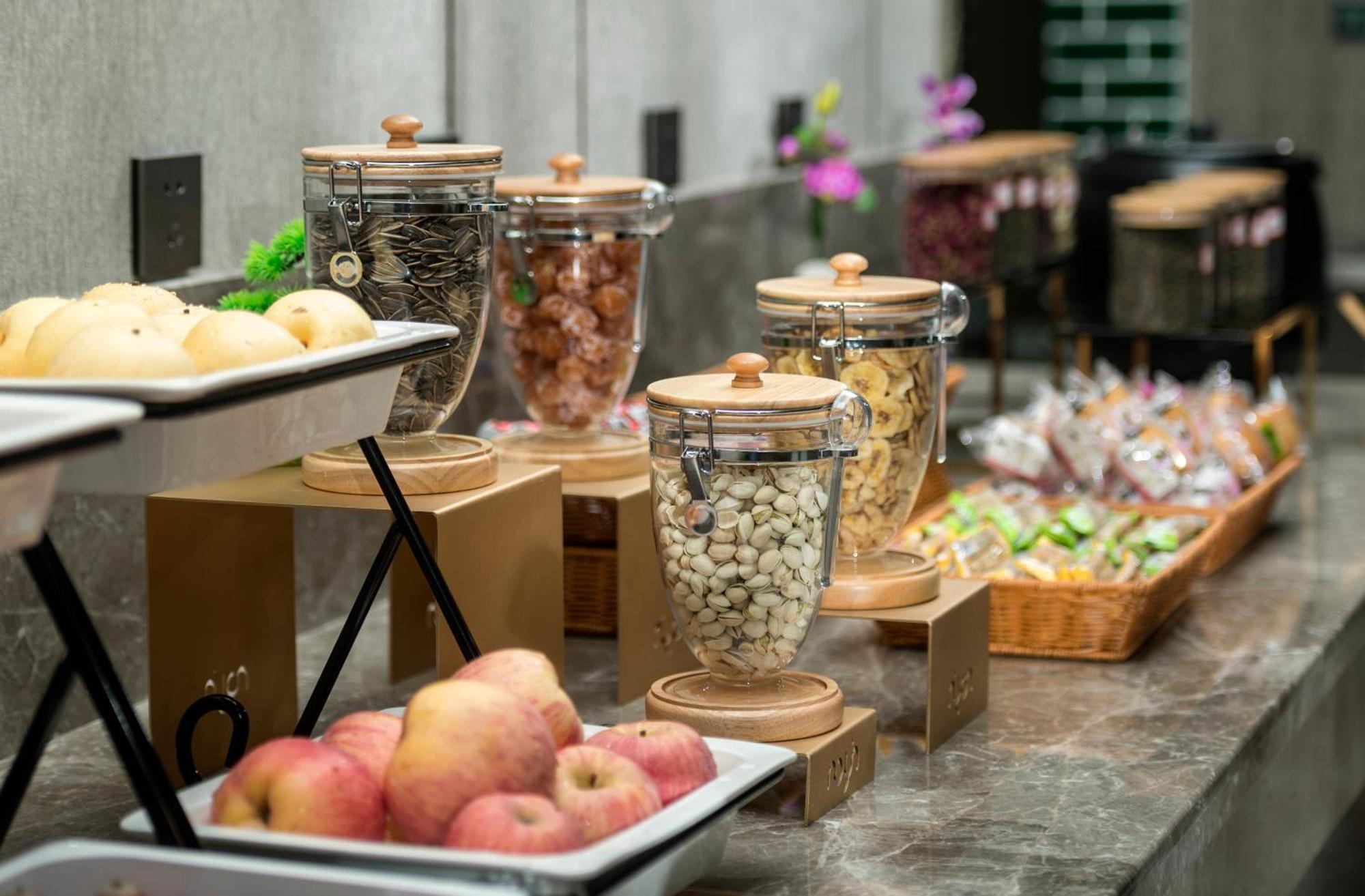 Mehood Lestie International Hotel Nancun Wanbo Metro Station Branch - Free Shuttle Bus To Canton Fair Complex During Canton Fair Period & Free Breakfast & Free Afternoon Tea & Free Midnight Snack & Free Vpn Internet Access Exterior foto